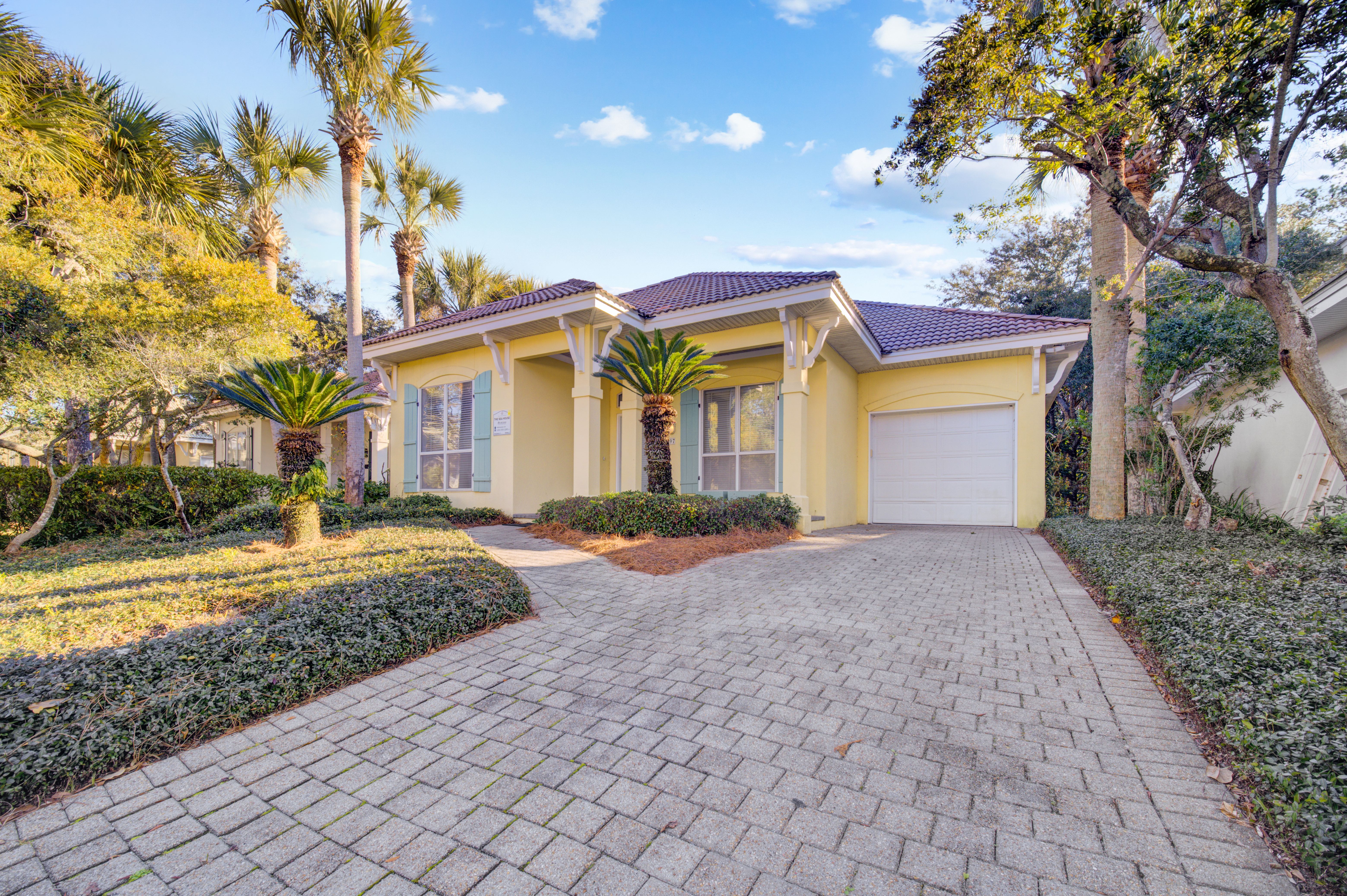 Beachside Home| 6min walk to Beach w/Pool|Hot Tub
